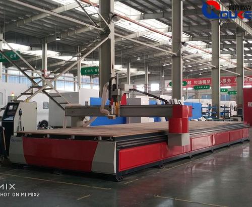 房车厢板加工中心-飞神房车